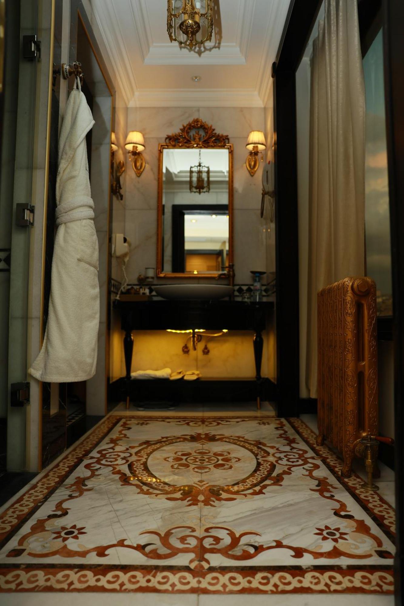 Golden Palace Hotel Erévan Extérieur photo
