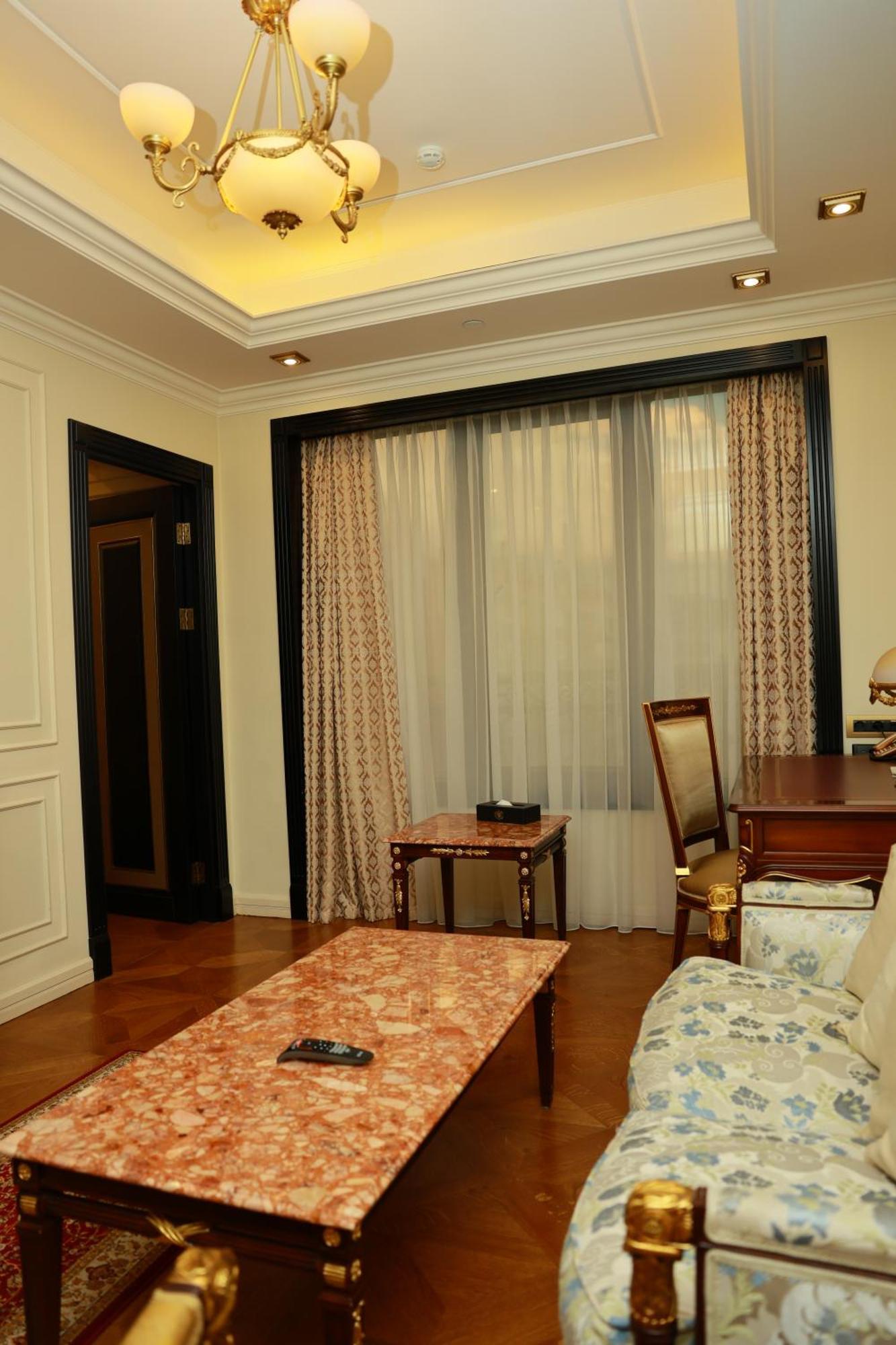 Golden Palace Hotel Erévan Extérieur photo